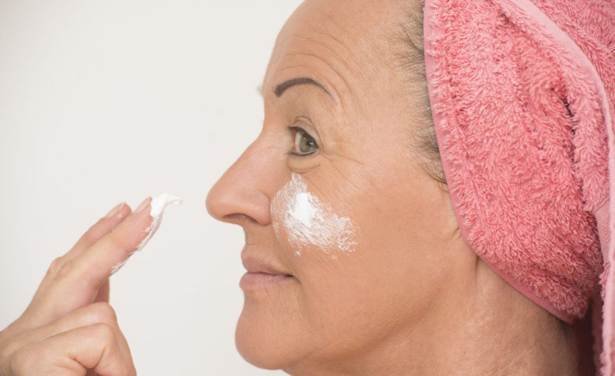 Die richtige Gesichtspflege für die Haut ab 50