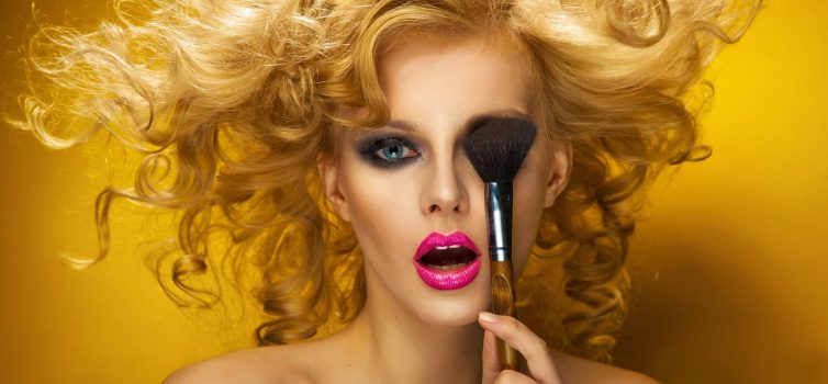 Welches Make-Up ist am besten bei fettiger Haut geeignet?